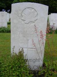 Etaples Military Cemetery - Menard, Albert